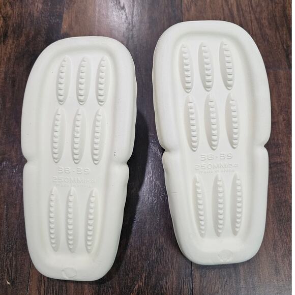 Bubble Slides Sides 38-39 CN Women Cream Color New - Picture 3 of 3